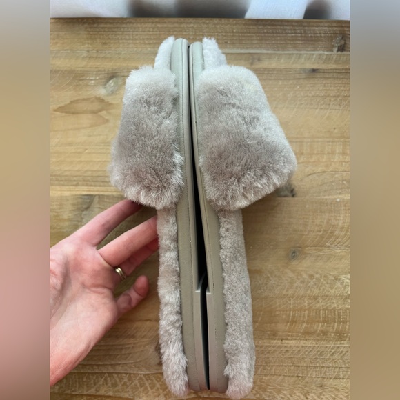 New Tory Burch Double T Shearling Slide Sandal Gray Heron/Gold Size 7.5 - Picture 9 of 11